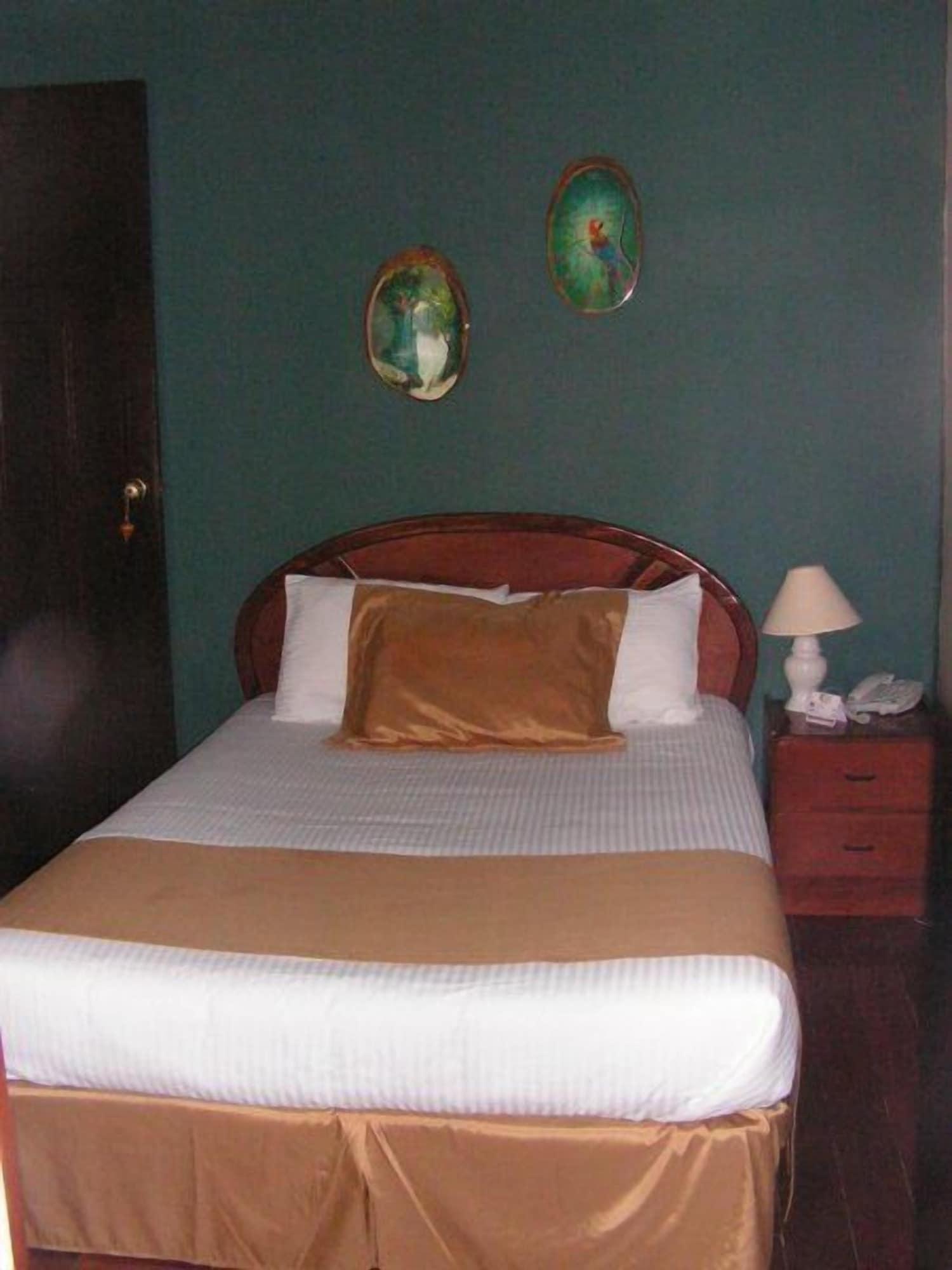 Hotel 1492 3*